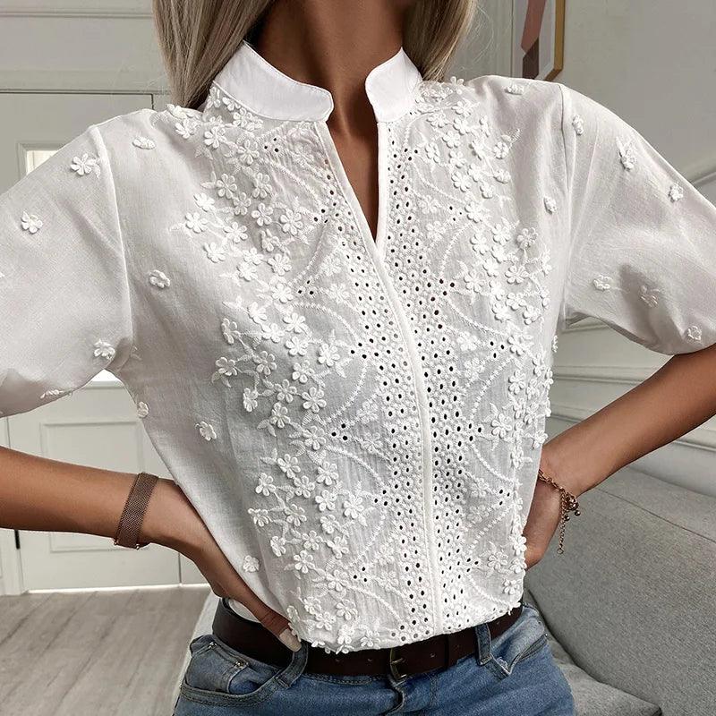 Blusa floral de renda bordada com decote em v