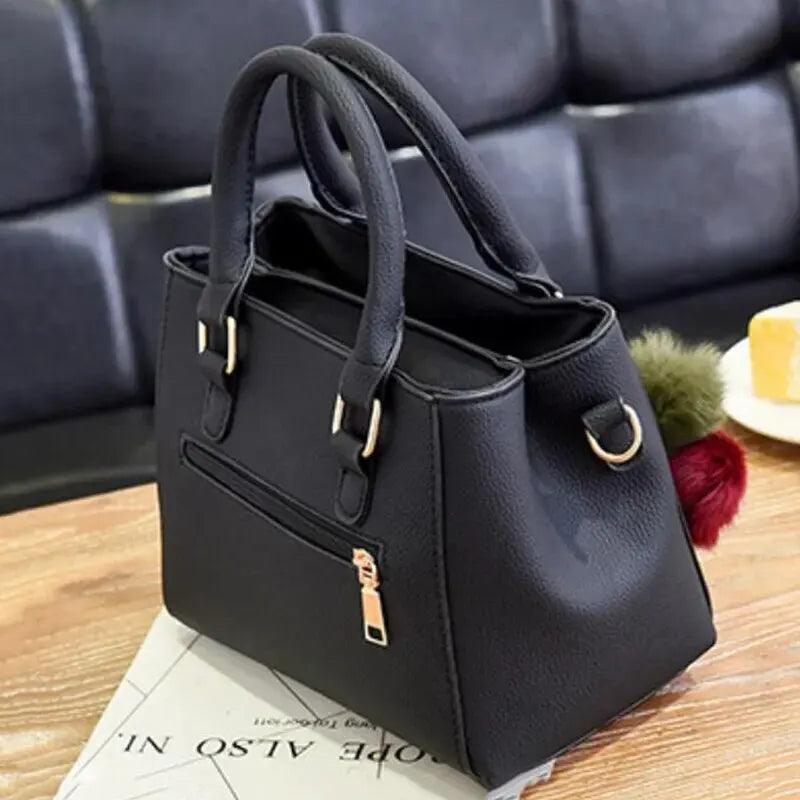 Bolsa Vintage Boston em couro PU e pêndulo pelúcia